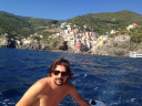 Via sul gommone, con alle spalle Riomaggiore!